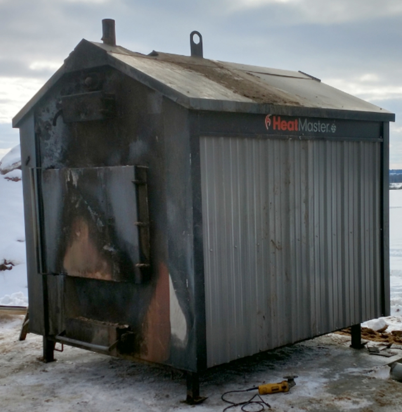 Fournaise extérieure HeatMaster prête à être rétrofitté avec un brûleur biomasse.